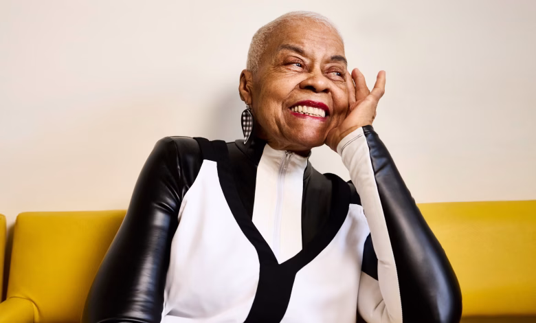 ويذرز في منزلها في إلينوي .JEPG