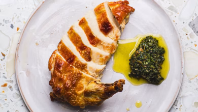 تحويل الأعشاب الزائدة إلى صلصة رائعة لأي طبق تقريبًا