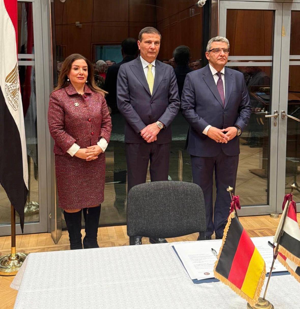 وزير الزراعة والسفير المصري في برلين خلال حفل تدشين مجلس الصادرات والأعمال المصرية في شمال ألمانيا على هامش معرض «فروت لوجستيكا».