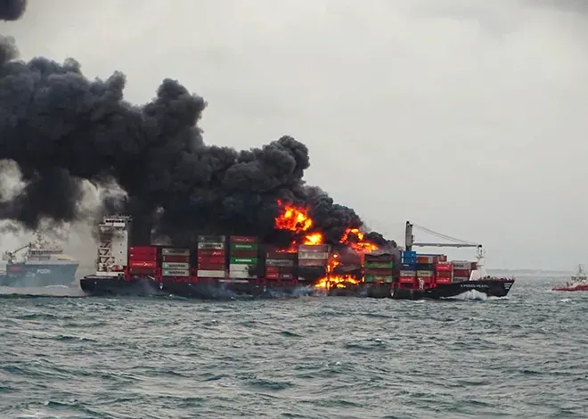 الحبيبات البلاستيكية جسيمات صغيرة يتراوح قطرها بين 2 و5 مليمترات، تُصنع من بلاستيك بكر أو مُعاد تدويره