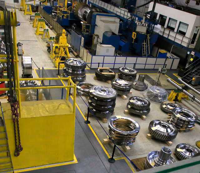 صورة لتوربين غازي حديث في منشأة طاقة أمريكية،