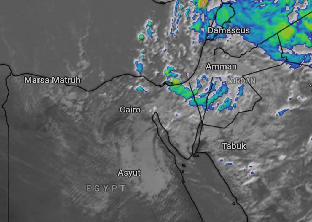 سحب رعدية كثيفة وأمطار غزيرة تضرب مناطق من مصر مع نشاط الرياح