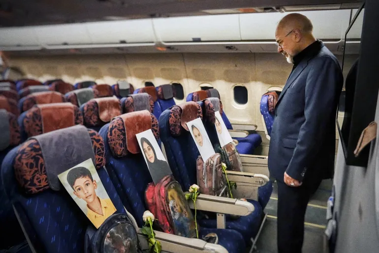 قاليباف ينشر هذه الصورة ويوضح أن ضحايا مدرسة ميناب يرافقونه إلى إسلام آباد