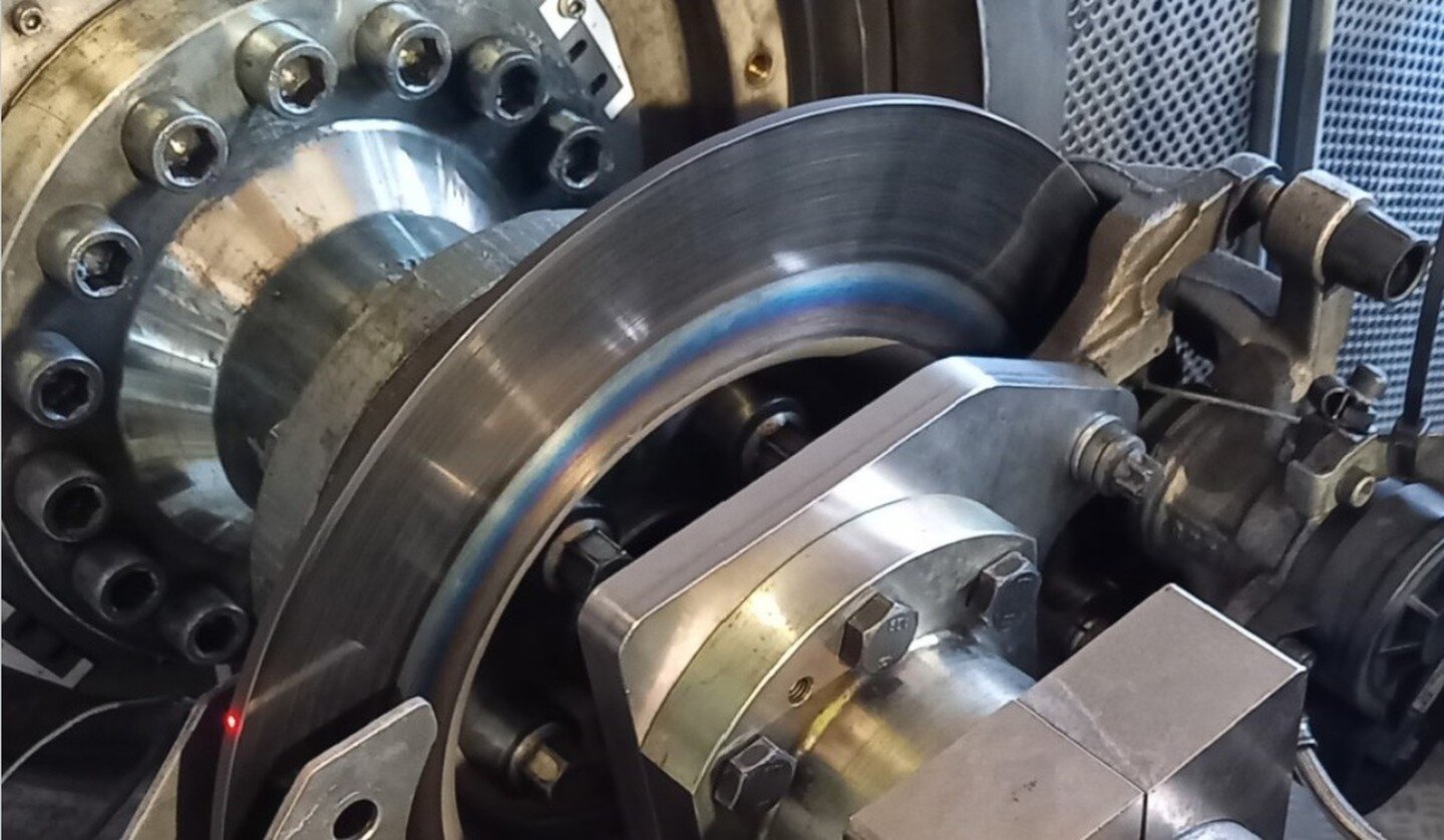 قرص فرامل من الفولاذ المقاوم للصدأ في اختبار التلاشي