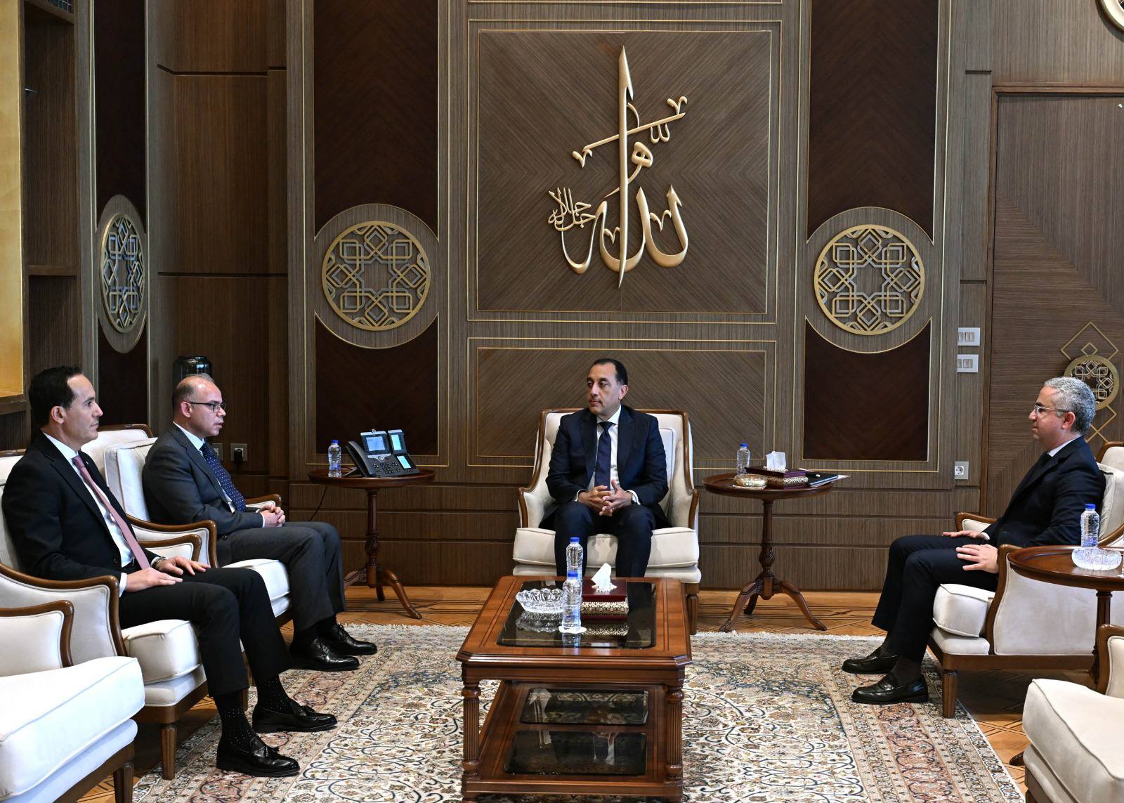 رئيس الوزراء يُصدر قرارين بتعيين محمد عوض رئيسًا لهيئة الاستثمار