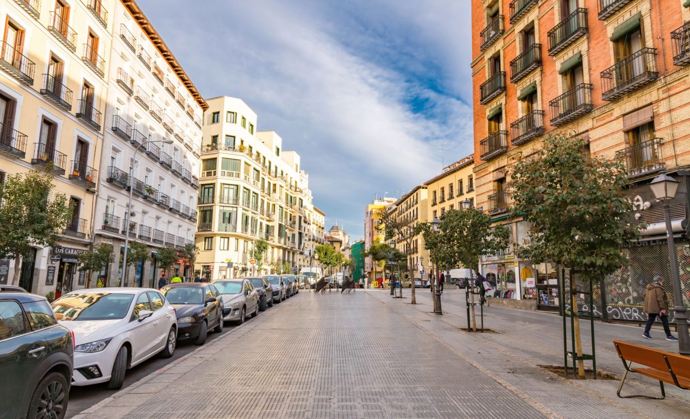 الحر الشديد يُفرغ شوارع المدن بصمت