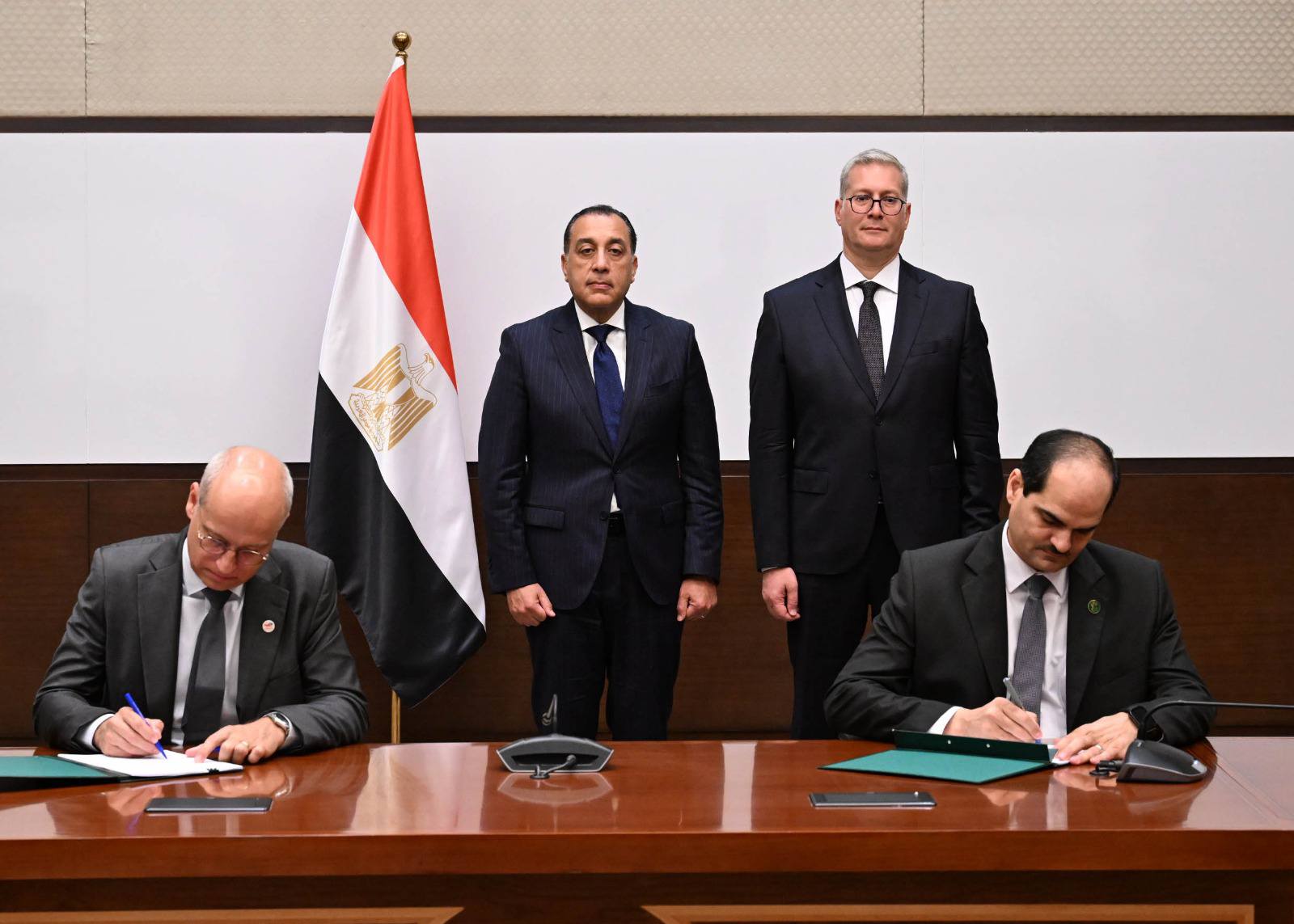 توقيع مذكرة تفاهم بين قطاع البترول وشركة توتال إنرجيز بحضور رئيس الوزراء ووزير البترول