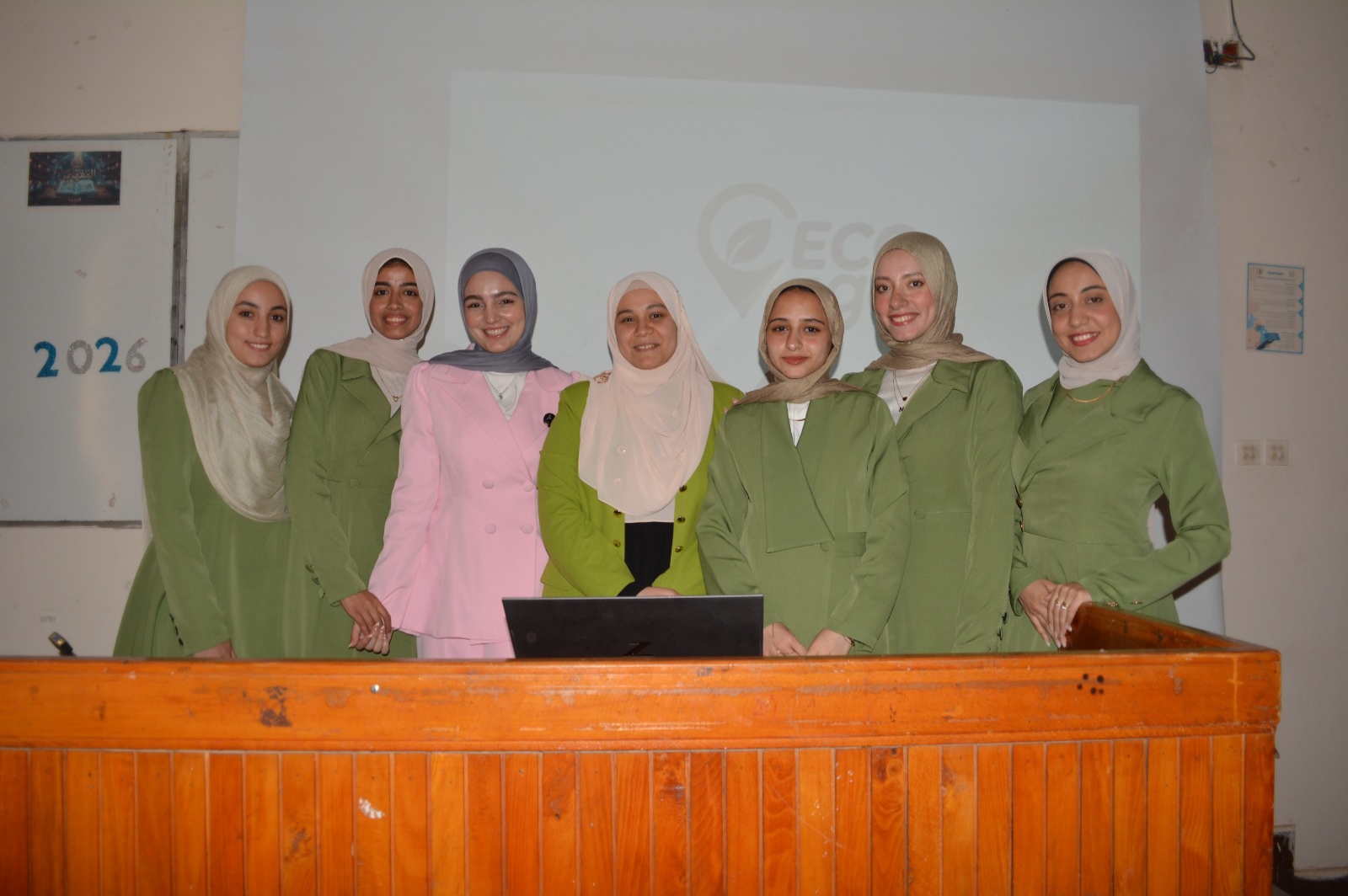 طالبات جامعة المنوفية يعرضن تطبيق «Eco Go» للنقل الأخضر باستخدام الدراجات والسكوتر الكهربائي