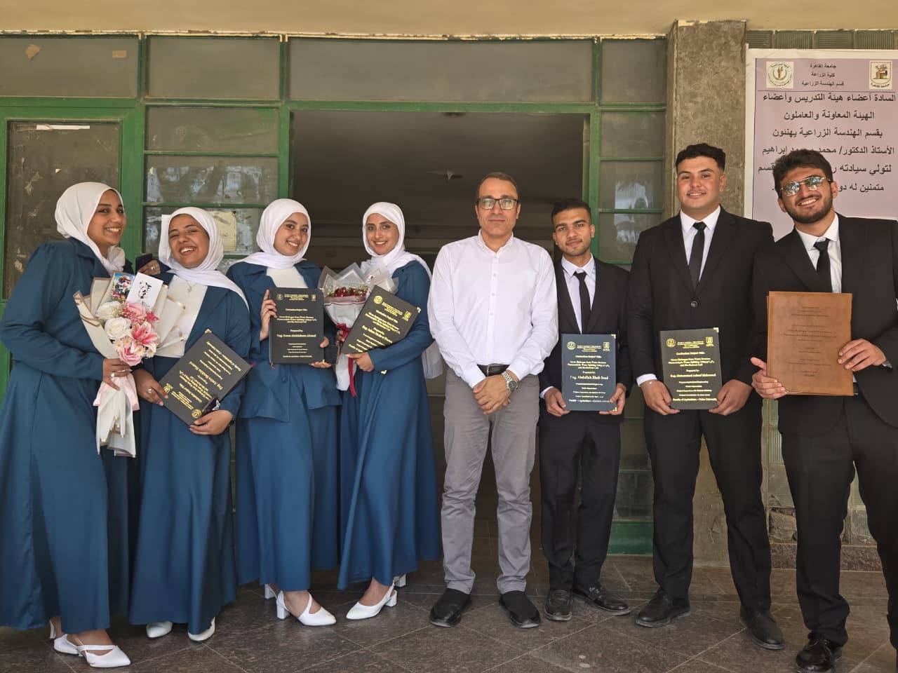 فريق من طلاب كلية الزراعة بجامعة القاهرة، قسم الهندسة الزراعية،