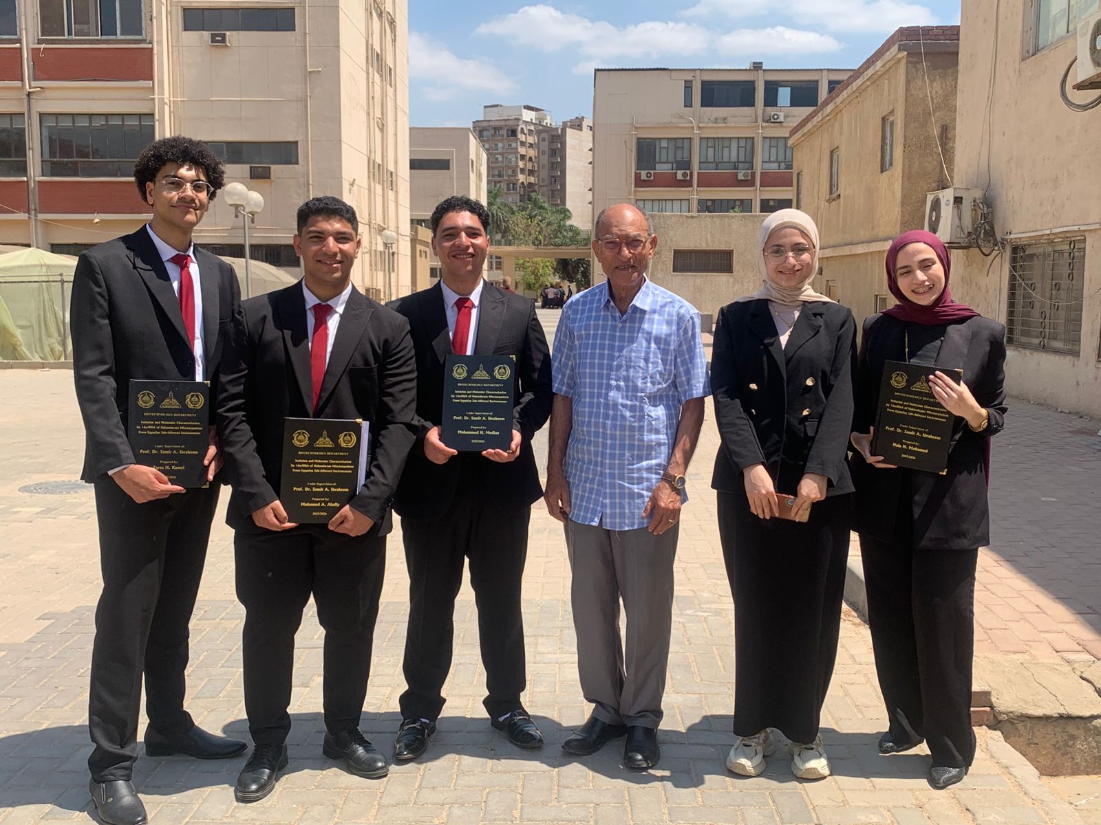 طلاب كلية الزراعة بجامعة عين شمس، قسم التكنولوجيا الحيوية