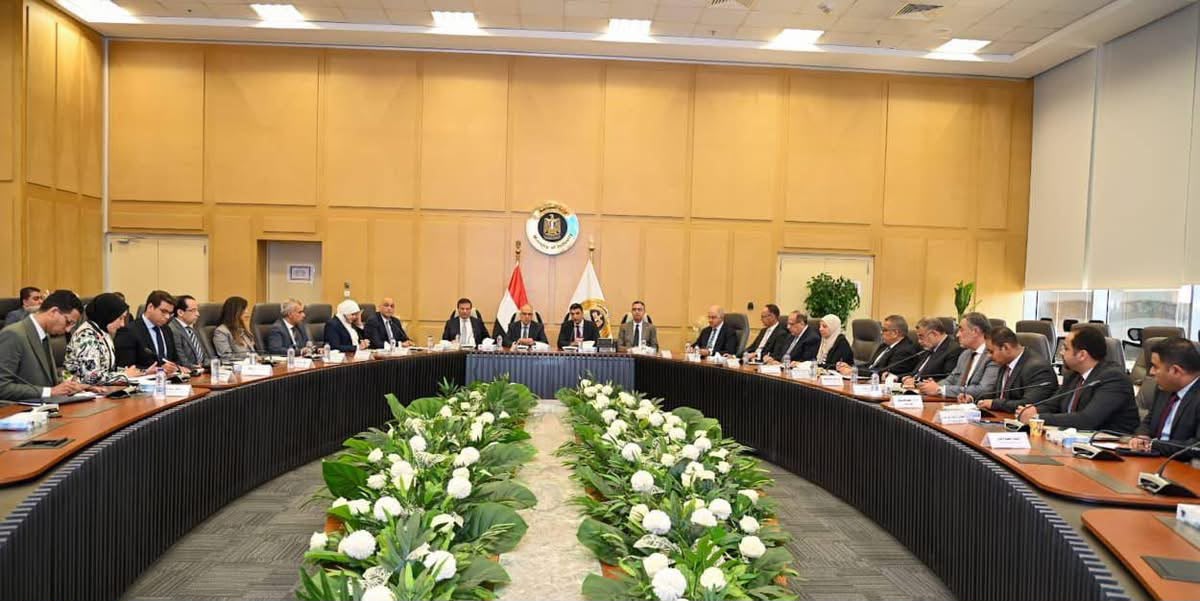 لجنة حكومية لوضع معايير استهلاك المياه وتطبيق الحياد المائي في الصناعة
