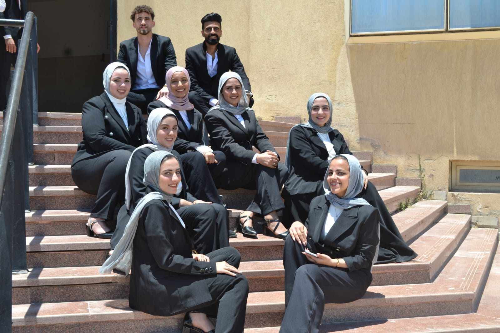 فريق العمل
