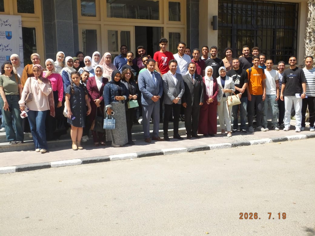 فعاليات المدرسة الصيفية لسفراء المناخ داخل كلية العلوم بجامعة الإسكندرية