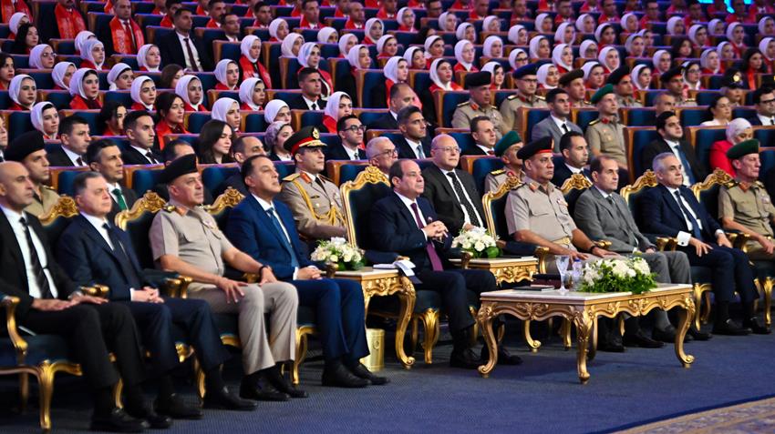 شدد الرئيس على أهمية متابعة الجهات المختلفة لخريجي دورات الأكاديمية العسكرية
