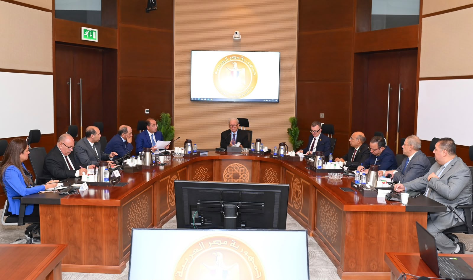 اجتماع نائب رئيس مجلس الوزراء للشؤون الاقتصادية مع وزيري المالية والتخطيط