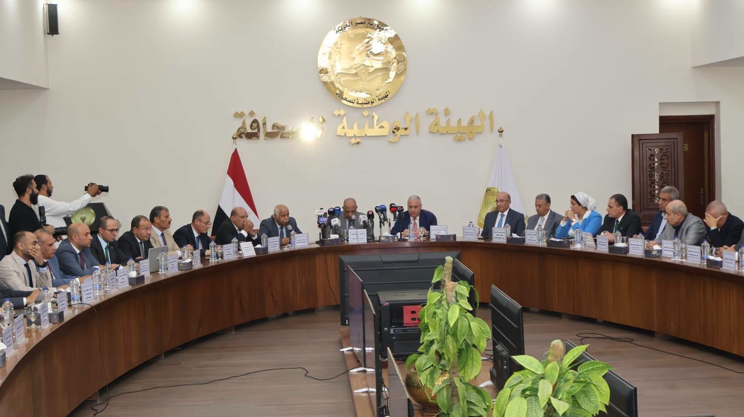 وزير الكهرباء محمود عصمت خلال لقائه رؤساء مجالس إدارات وتحرير المؤسسات الصحفية بالهيئة الوطنية للصحافة