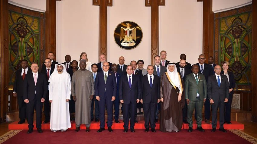 الرئيس يستقبل السادة الوزراء ورؤساء الوفود المشاركين بالدورة الـ ٩ لأسبوع القاهرة للمياه ٢٠٢٦